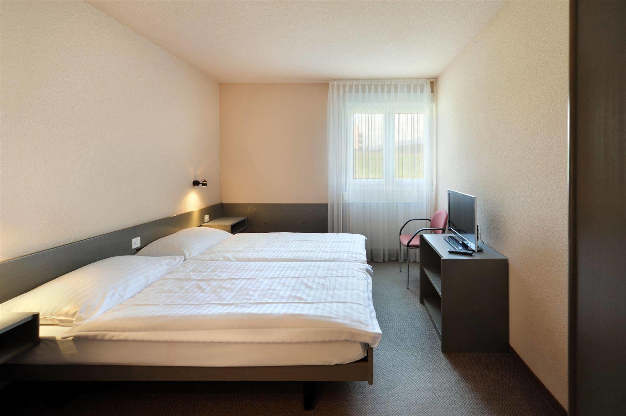 Hôtel des Mosaiques Orbe Extérieur photo