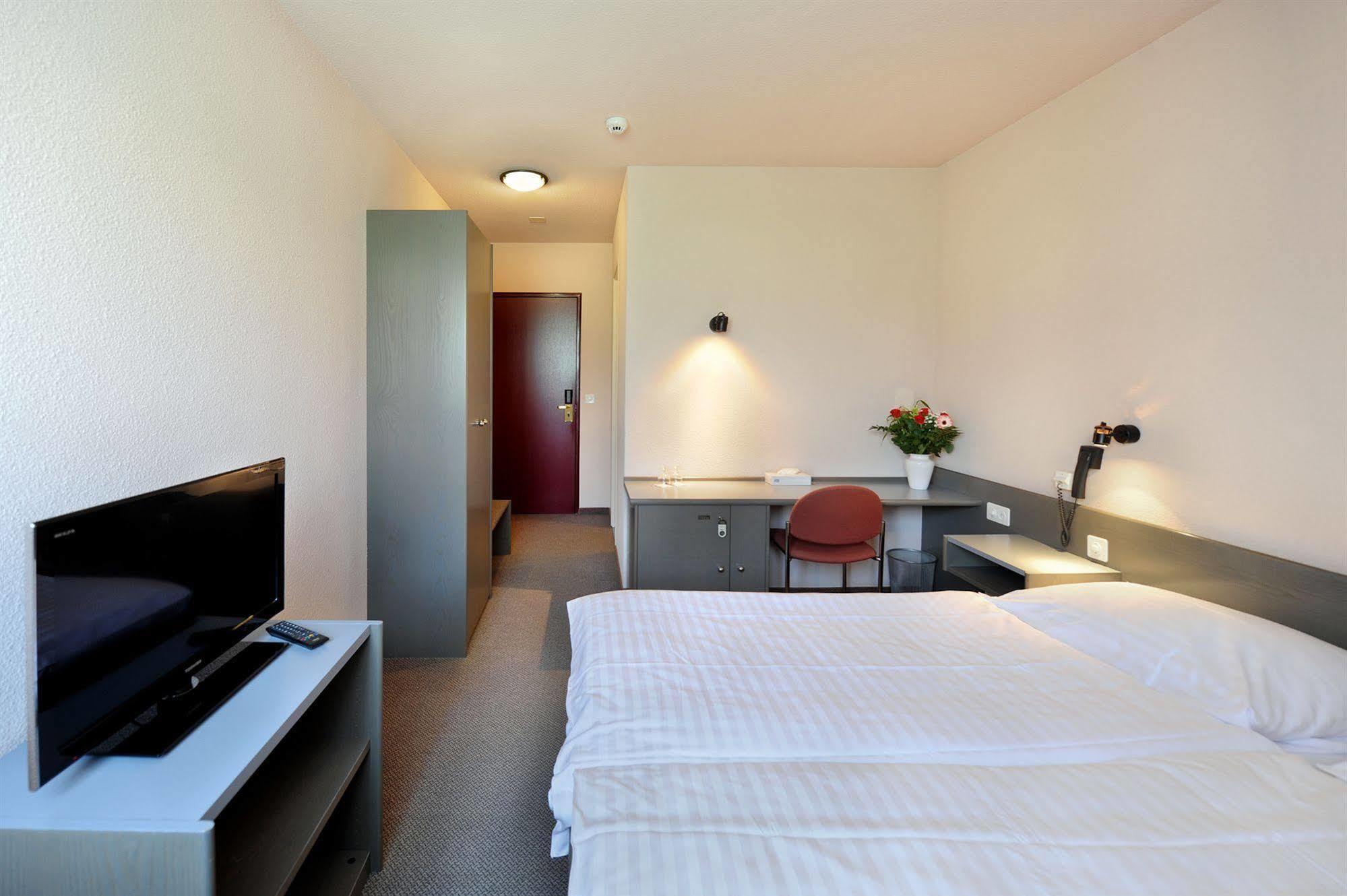 Hôtel des Mosaiques Orbe Extérieur photo