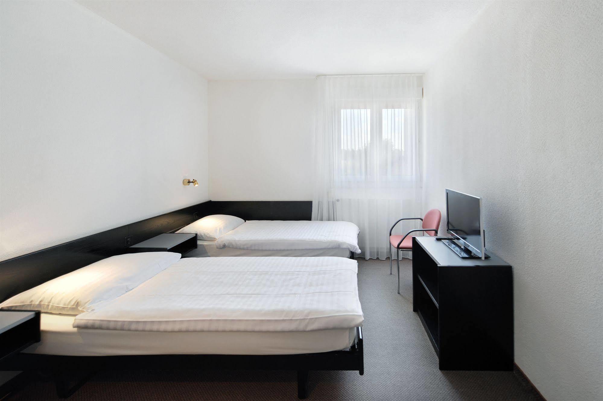 Hôtel des Mosaiques Orbe Extérieur photo