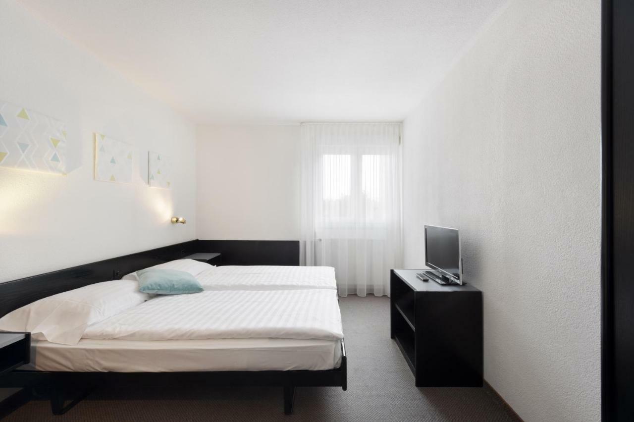 Hôtel des Mosaiques Orbe Extérieur photo
